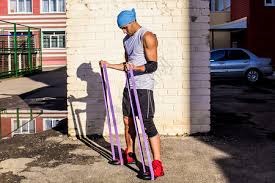 火箭官推晒球员登机照：杰伦-格林蓝衣蓝靴子惹眼